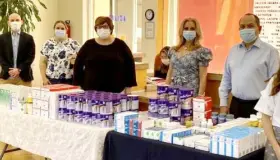 Patronato de Unacari entrega medicamento