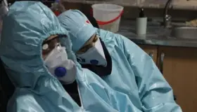 Para evitar contagios, personal médico no puede beber agua ni ir al baño