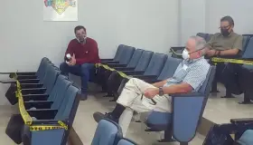 Reunión emergente para reforzar medidas en tiendas