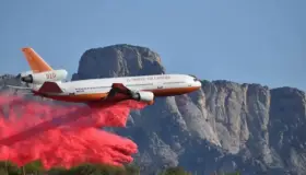 Continúan luchando contra fuerte incendio