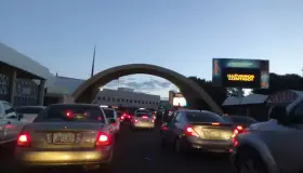 Continúa restricción en garitas