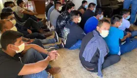 Detienen a 24 indocumentados