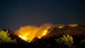 Incontenible incendio en Arizona