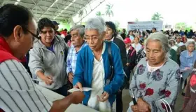 Adultos mayores recibirán por adelantado 4 meses de pensión, anuncia AMLO