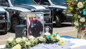 Rinden homenaje y reconocen a policía auxiliar