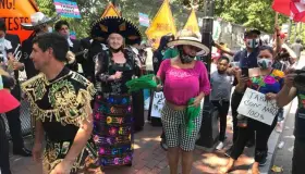 Arranca López Obrador entre simpatizantes visita a EU