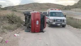 Resulta lesionado en volcadura
