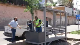 Construyen paradas de camiones