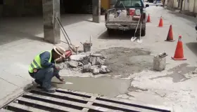 Limpian alcantarilla de La Brisa