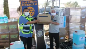 Entregan equipo médico a clínicas