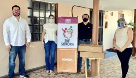 Llevan alimento a adultos mayores