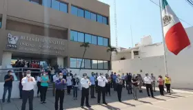 Rinden homenaje a médicos fallecidos