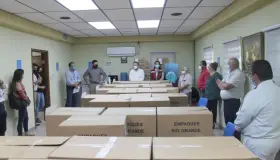 Entregan apoyo a clínicas locales