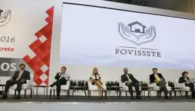 Amplía Fovissste créditos a personal médico en México