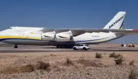 Aterriza en Tucson gigantesco avión ruso