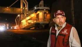 Iluminan puente peatonal “Ana Gabriela Guevara”