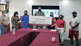 Entrega Alcalde créditos a comerciantes