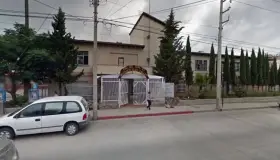 Roban tubería y cableado en escuela