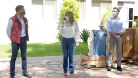 Recibe Gobernadora once ventiladores