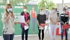 Entrega Gobernadora apoyos a sonorenses