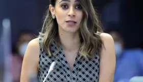 Urge ley que castigue a mujeres del ciberacoso