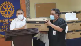 Entregan insumos médicos