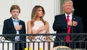 Insiste Trump en minimizar efectos de virus