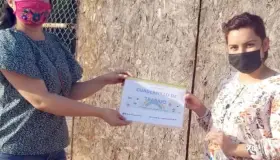 Apoyan docentes a alumnos con equipo