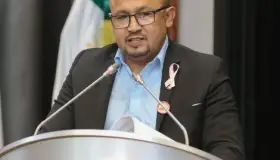 Dialoga legislador con habitantes de Esperanza