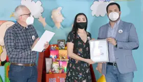 Premian a ganadores de concurso Altares