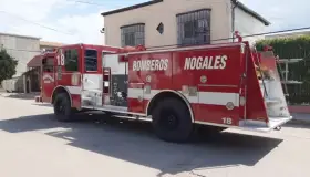 Incendian negocio en plaza