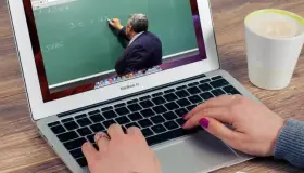 <b style="font-size: medium;">El salto a lo virtual, tendencia imparable en nuestros días</b>