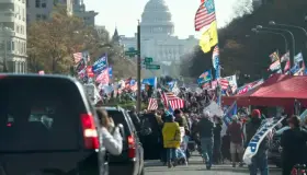 Provocan fanáticos de Trump disturbios