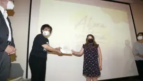 Premian visión de niñas y niños