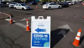 Vacunan a ciudadanos e inmigrantes por igual, sin estatus migratorio