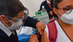 Garantizada segunda vacuna  para personal médico: Segob.