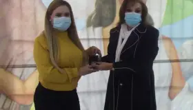 Recibe personal docente medallas por su trayectoria laboral