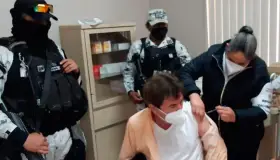 Agandalla vacuna Alcalde de Caborca, se va a Oquitoa a aplicársela