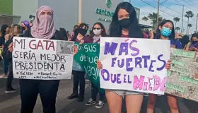 Marchan en Hermosillo, Piden mujeres alto a violencia de género