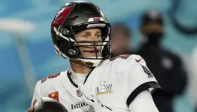 Tom Brady amplía su contrato con los Bucaneros