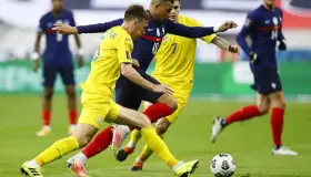 Ucrania sorprende a Francia; golazo de Griezmann