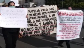 Viudas de policías  levantan plantón