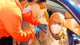 Vacunarán en automóvil en Estadio Sonora y Unison: Clausen