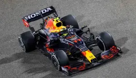 Espectacular remontada de &#039;Checo&#039; y polémica en Bahréin