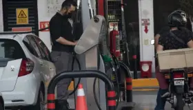 ¡Adiós autos! Gasolina Premium alcanza los $25.50 por litro