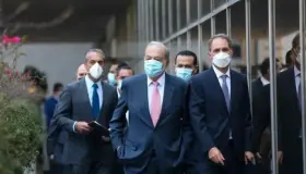 Carlos Slim queda fuera del Top 10 de multimillonarios de Forbes