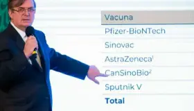 Buscan garantizar vacunas a México desde EU, Rusia, China e India