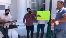 Protesta Orquesta de Guaymas con música: les deben dinero