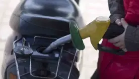 Devuelven subsidio a gasolina Premium, baja estímulo para Diesel