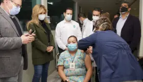 Pide vacunar a todo  personal de salud